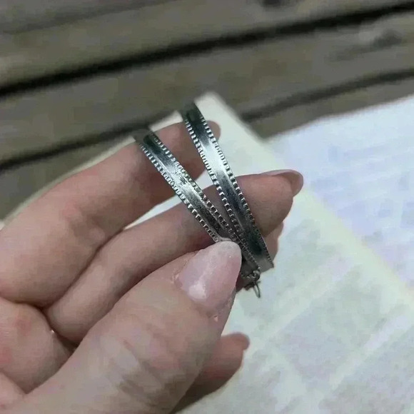 Vintage silvertone hoop earrings - Picture 3 of 5